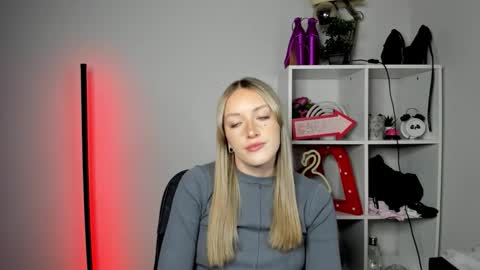 evelynblond online show from 05-11-26, 04:26