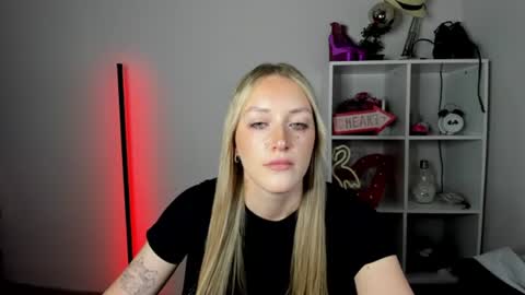 Snapshot of evelynblond chatting on 06-29-26, 12:38 evelynblond online show from 06-29-26, 12:38