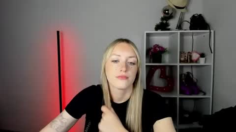 Snapshot of evelynblond chatting on 07-03-26, 12:55 evelynblond online show from 07-03-26, 12:55