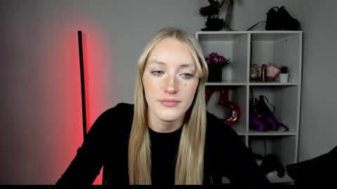 Snapshot of evelynblond chatting on 07-08-26, 12:31 evelynblond online show from 07-08-26, 12:31