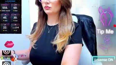 Snapshot of evelyne_rose chatting on 06-16-26, 05:10 evelyne_rose online show from 06-16-26, 05:10