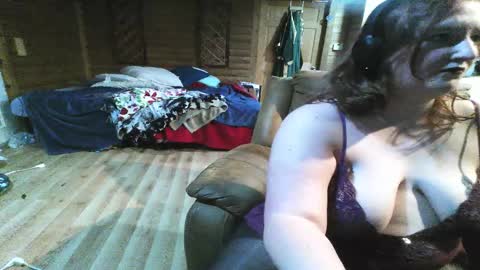 Snapshot of evelynnangel13 chatting on 11-04-25, 02:10 Evelynn Angel online show from 11-04-25, 02:10