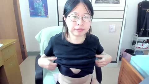 Snapshot of everhigh chatting on 09-09-25, 09:20 Coco online show from 09-09-25, 09:20