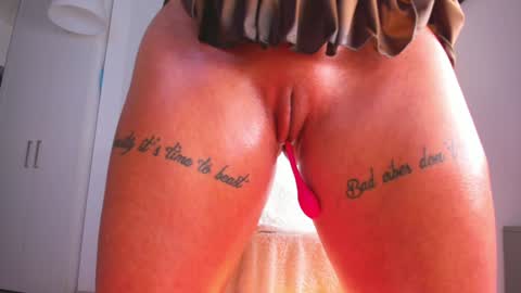Snapshot of eves_bodyxxx chatting on 01-31-25, 09:48 Sensation Body online show from 01-31-25, 09:48