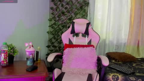 Snapshot of evha_gala chatting on 01-21-25, 01:43 evha_gala online show from 01-21-25, 01:43