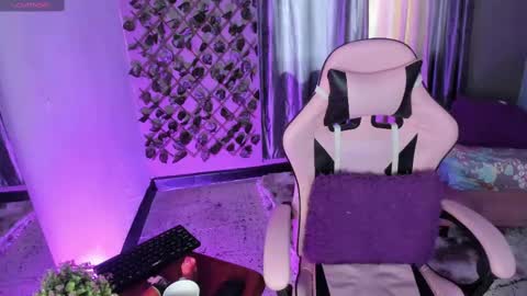 Snapshot of evha_gala chatting on 02-24-25, 01:42 evha_gala online show from 02-24-25, 01:42