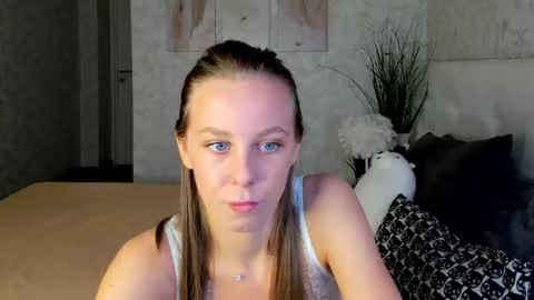 Evi online show from 12-04-25, 08:23