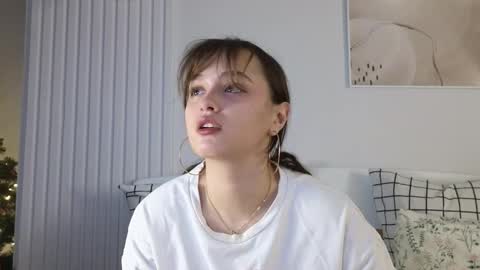 evi_woow online show from 12-18-24, 08:57