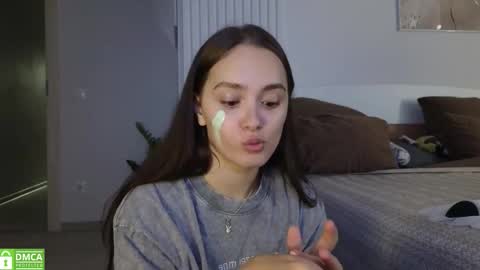 evi_woow online show from 10-10-25, 08:41