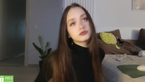 evi_woow online show from 10-13-25, 07:03