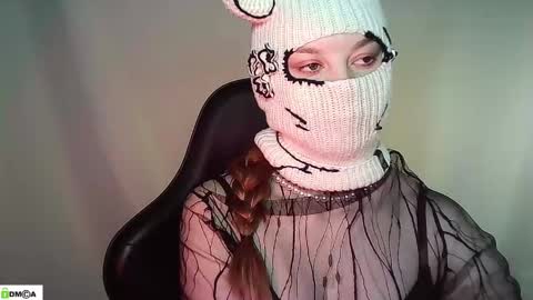 Snapshot of evie_muna chatting on 05-18-26, 02:07 Renesme White Im here from Monday to Friday online show from 05-18-26, 02:07