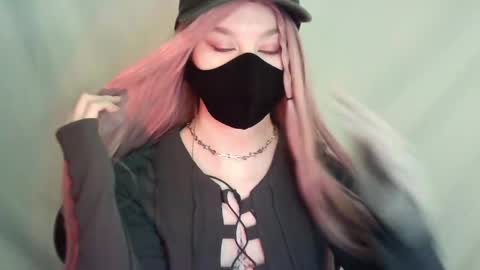 Snapshot of evie_muna chatting on 05-21-26, 03:02 Renesme White Im here from Monday to Friday online show from 05-21-26, 03:02