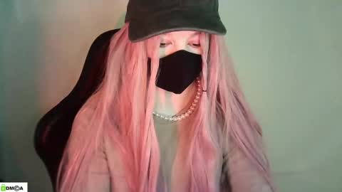 Snapshot of evie_muna chatting on 05-22-26, 03:35 Renesme White Im here from Monday to Friday online show from 05-22-26, 03:35