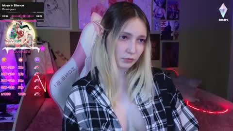 Evie online show from 12-22-24, 01:01