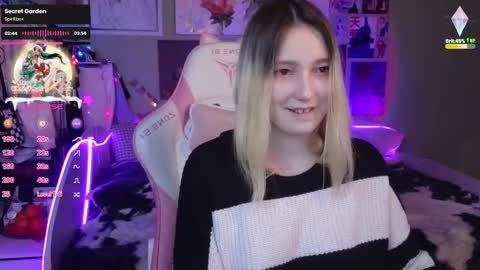 Evie online show from 12-23-24, 02:56