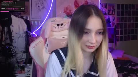 Evie online show from 03-11-25, 09:04