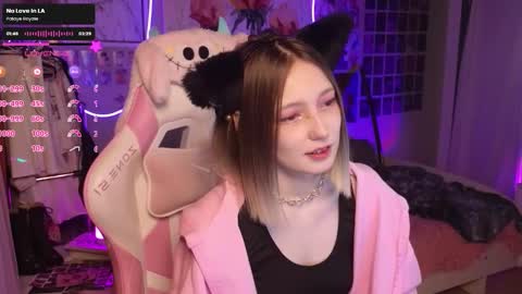 Evie online show from 09-30-25, 01:32