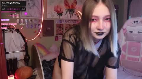 Evie online show from 10-30-25, 09:26