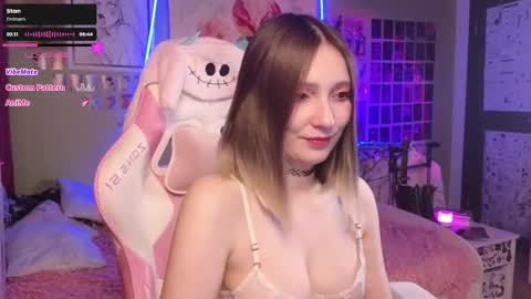 Evie online show from 11-28-25, 03:09