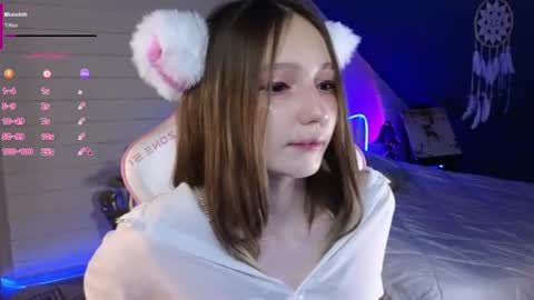 Snapshot of evie_rosen chatting on 06-16-26, 10:23 Evie online show from 06-16-26, 10:23