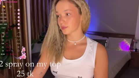 Snapshot of evielina chatting on 05-19-26, 11:44 evielina online show from 05-19-26, 11:44