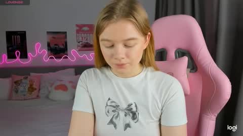 Snapshot of evixie chatting on 02-22-26, 03:18 Eva online show from 02-22-26, 03:18