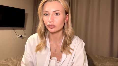 Snapshot of evonphernetton chatting on 03-21-26, 07:17 Amelia online show from 03-21-26, 07:17