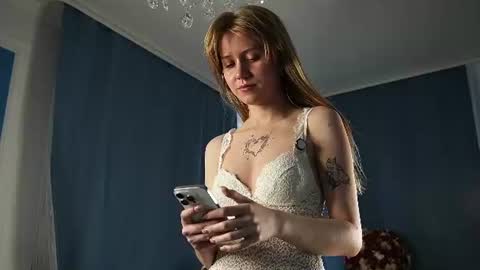 Snapshot of evvr chatting on 06-15-26, 01:08 Eva online show from 06-15-26, 01:08