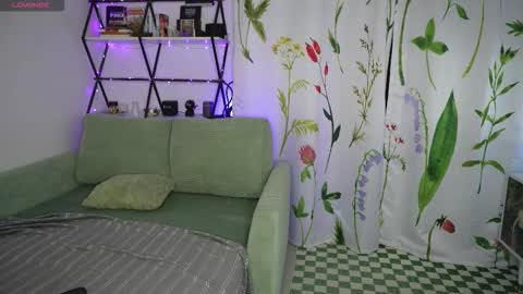 Snapshot of exe_cutie chatting on 09-08-25, 10:31 Mary online show from 09-08-25, 10:31