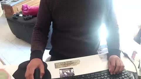 Gio online show from 10-10-25, 10:36