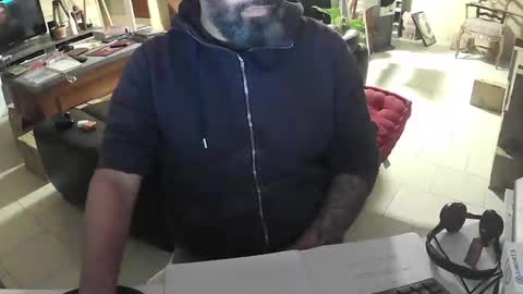 Gio online show from 11-17-25, 10:37