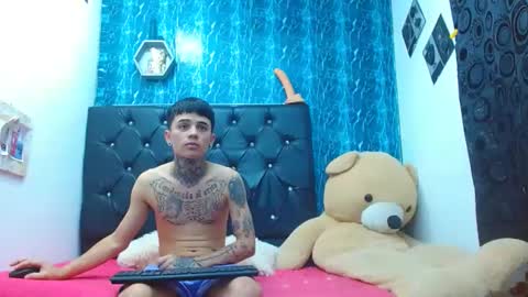 Snapshot of exotichot_couple chatting on 03-05-25, 07:06 exotichot_couple online show from 03-05-25, 07:06