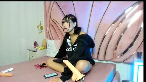 Snapshot of exoticvelvett02 chatting on 02-25-26, 02:05 Velvet online show from 02-25-26, 02:05