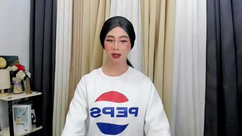 Snapshot of expensive_elise chatting on 02-12-26, 05:30 expensive_elise online show from 02-12-26, 05:30