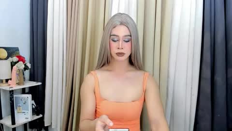 Snapshot of expensive_elise chatting on 02-13-26, 12:01 expensive_elise online show from 02-13-26, 12:01