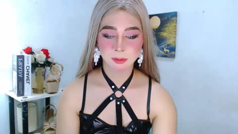 Snapshot of expensive_elise chatting on 04-19-26, 11:53 expensive_elise online show from 04-19-26, 11:53