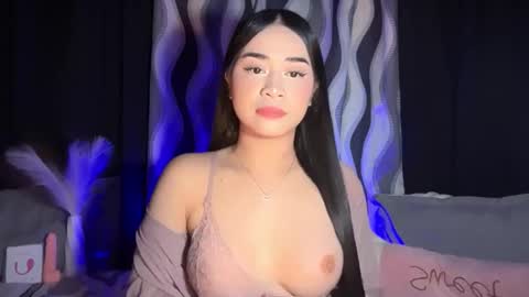 Snapshot of expensivets_chloe chatting on 10-13-25, 10:26 chloee online show from 10-13-25, 10:26