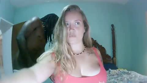 Snapshot of exploringusxxx chatting on 06-10-26, 03:44 ExploringUs online show from 06-10-26, 03:44