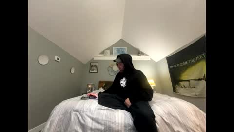 Snapshot of explosive_andyy chatting on 10-22-25, 10:48 Explosivee andyy online show from 10-22-25, 10:48