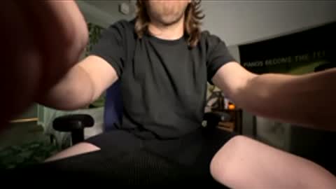 Snapshot of explosive_andyy chatting on 02-17-26, 02:35 Explosivee andyy online show from 02-17-26, 02:35