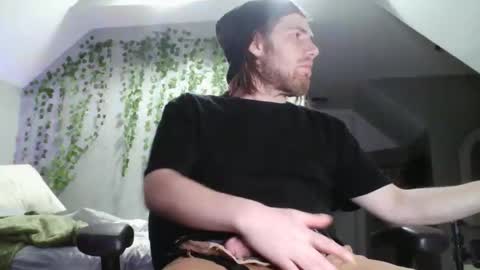 Snapshot of explosive_andyy chatting on 02-24-26, 12:03 Explosivee andyy online show from 02-24-26, 12:03