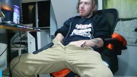 Snapshot of explosive_andyy chatting on 05-06-26, 05:03 Explosivee andyy online show from 05-06-26, 05:03