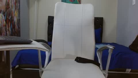 extrella_latina22 online show from 01-05-25, 11:44