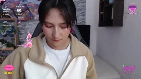 Snapshot of eyesmoon7710 chatting on 07-10-26, 01:47 eyes moon online show from 07-10-26, 01:47