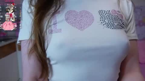 Snapshot of eyesycute chatting on 07-15-26, 04:23 Sofia online show from 07-15-26, 04:23