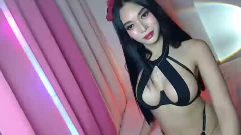 Snapshot of eyez0nm3 chatting on 12-22-24, 04:06 NewKarina online show from 12-22-24, 04:06