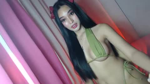 Snapshot of eyez0nm3 chatting on 02-04-25, 04:59 NewKarina online show from 02-04-25, 04:59
