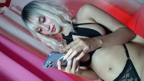 Snapshot of eyez0nm3 chatting on 02-20-25, 04:28 NewKarina online show from 02-20-25, 04:28