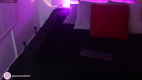 IG eyramodelink online show from 11-30-25, 10:47