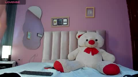 Snapshot of eytan_20 chatting on 05-03-26, 03:23 EYTAN online show from 05-03-26, 03:23